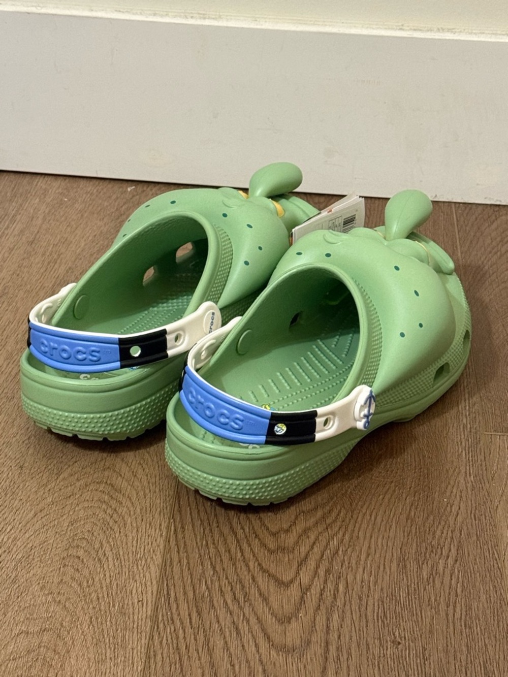BRAND NEW Crocs x SpongeBob Squidward Clog – COLLECTIBLE DROP (Women’s 8) - Picture 5 of 7